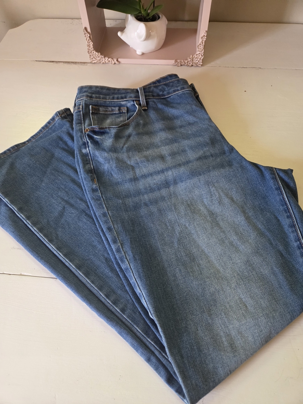 Old Navy Woman's Kicker Boot Cut Mid Rise Light Jeans Plus Size 18